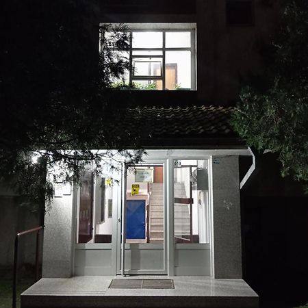 Apartman Dionis Sm Sremska Mitrovica Eksteriør billede