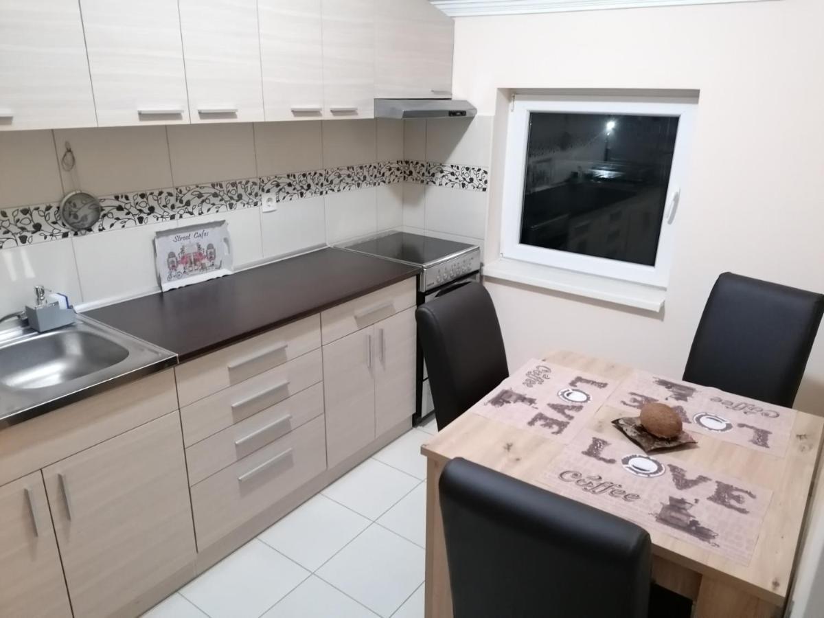 Apartman Dionis Sm Sremska Mitrovica Eksteriør billede
