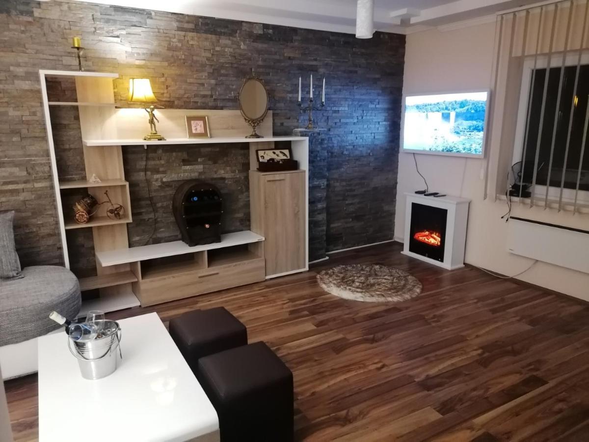 Apartman Dionis Sm Sremska Mitrovica Eksteriør billede
